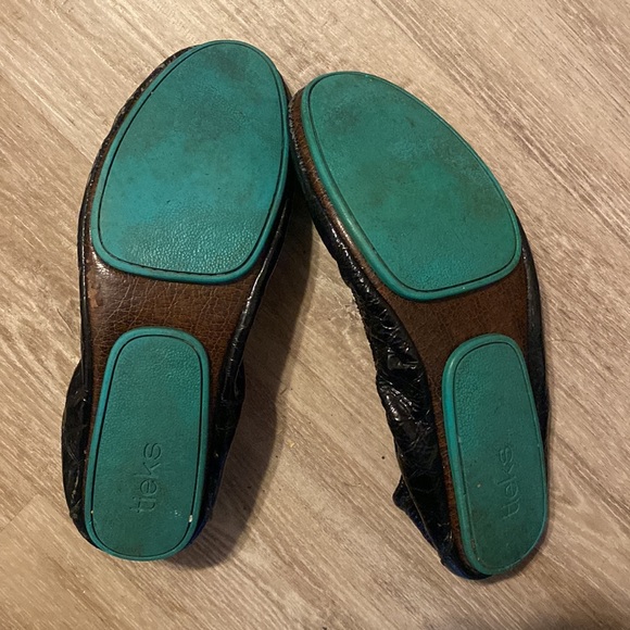 Obsidian Black Tieks, Size 8, Very Worn - Picture 4 of 4